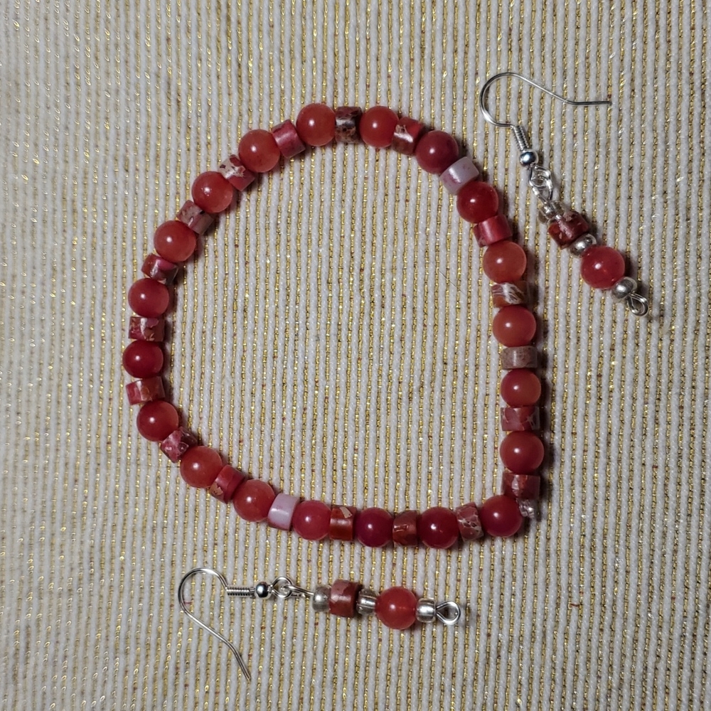 Handmade stretch bracelet and earrings.